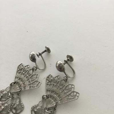 Vintage unmarked screw on earrings