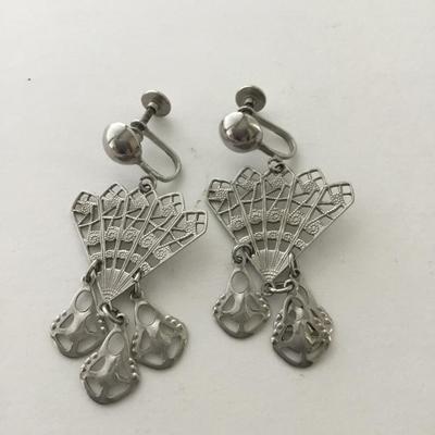 Vintage unmarked screw on earrings