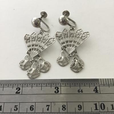 Vintage unmarked screw on earrings