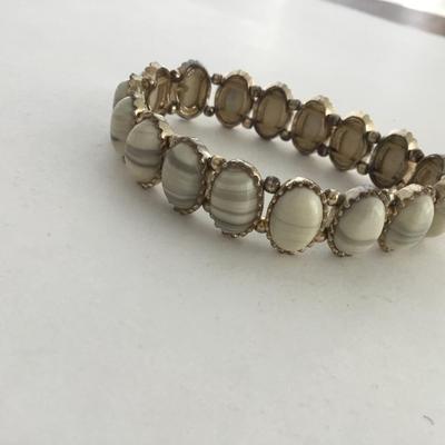 Beautiful gold tone stretchy fashion bracelet