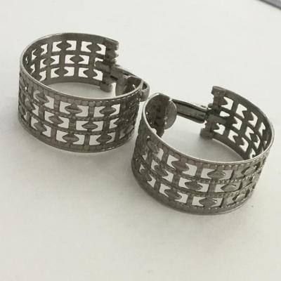 Silver tone vintage hoop clip on earrings