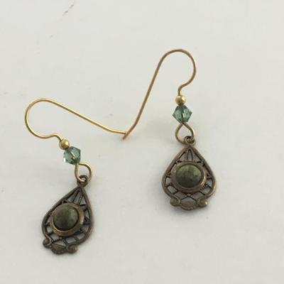 Unmarked beautiful fashion earrings