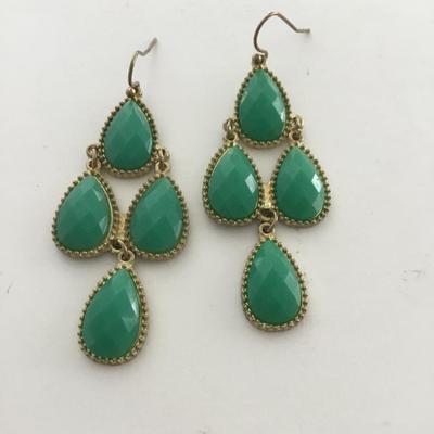 Gold tone green dangle fashion earrings