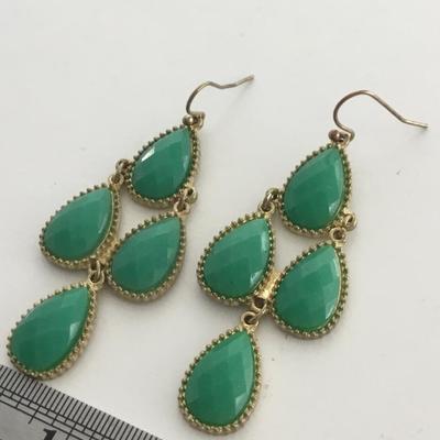 Gold tone green dangle fashion earrings