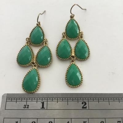 Gold tone green dangle fashion earrings