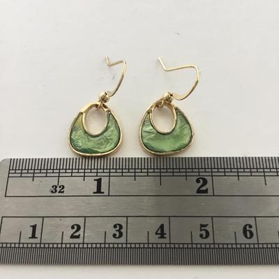 Gold tone green dangle fashion earrings
