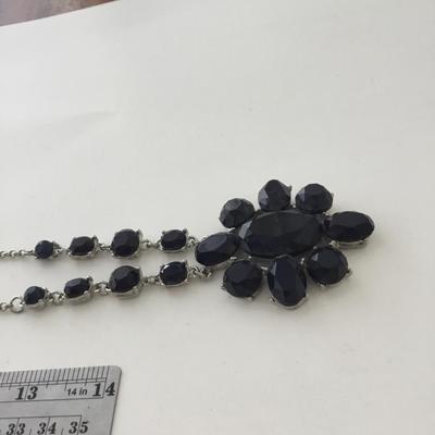 Dark statement fashion necklace
