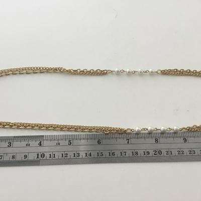 Unmarked gold tone vintage clasp fashion necklace