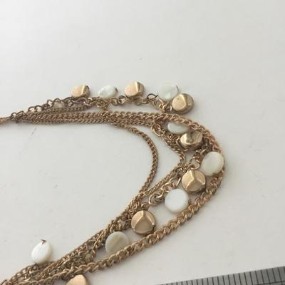 Beautiful unmarked gold tone fashion necklace