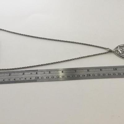 1928. Marked silver tone beautiful necklace