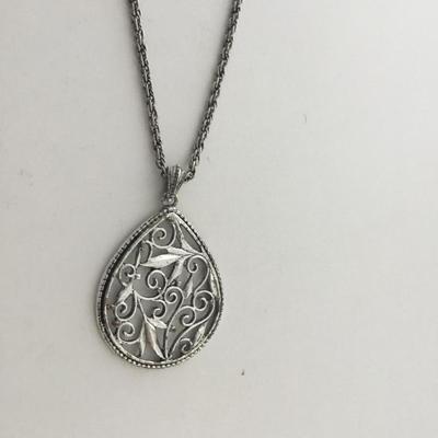 1928. Marked silver tone beautiful necklace