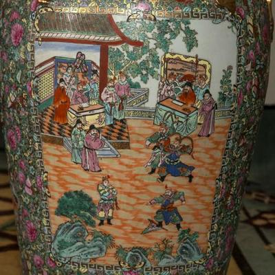 Palatial Pair of Rose Medallion Export Chinese Vases