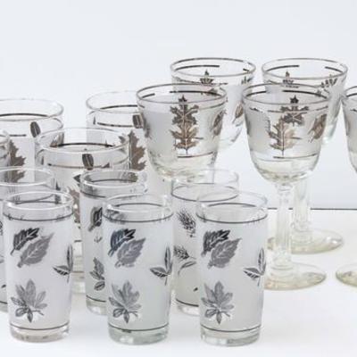 20 Magnificently Mad Regency Mid-Century Frosted Silver Leaf Barware by