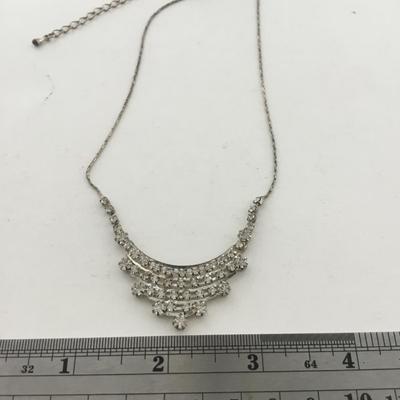 Silver tone unmarked collar necklace