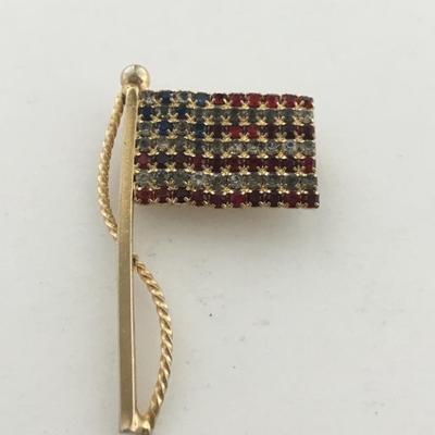 Gold tone American flag pin