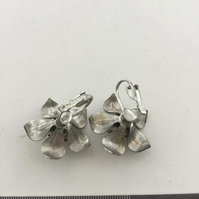 Silver tone vintage flower clip on earrings