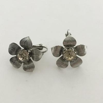 Silver tone vintage flower clip on earrings