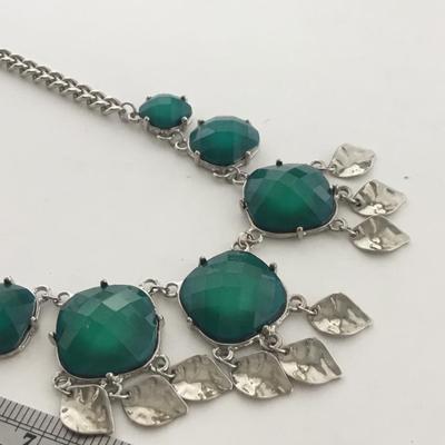 Silver tone green fashion beautiful necklace