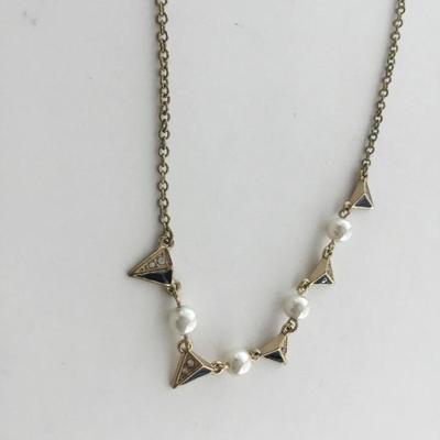 Gold tone SHB marked collar necklace