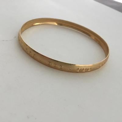 Unmarked gold tone fashion bracelet