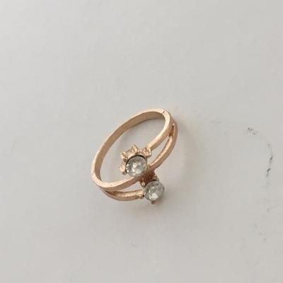 Gold tone unmarked fashion ring