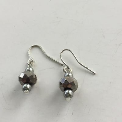 Fashion unmarked earrings