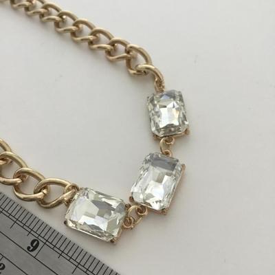 Gold tone unmarked fashion necklace