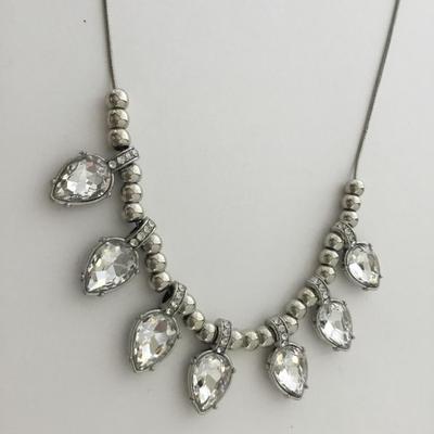 Silver tone unmarked faux gemstone fashion necklace