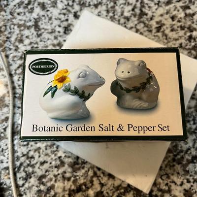 Portmeirion Botanic Garden Frog Salt & Pepper Shaker Set in Box