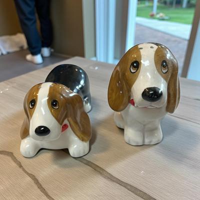 Pioneer Woman Basset Hound Salt and Pepper Shaker Set