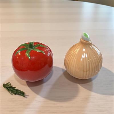 Vintage Tomato and Onion Salt and Pepper Shaker Set