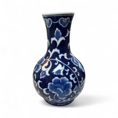 Chinese Blue and White Porcelain Vase with a Flora Design