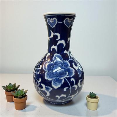 Chinese Blue and White Porcelain Vase with a Flora Design