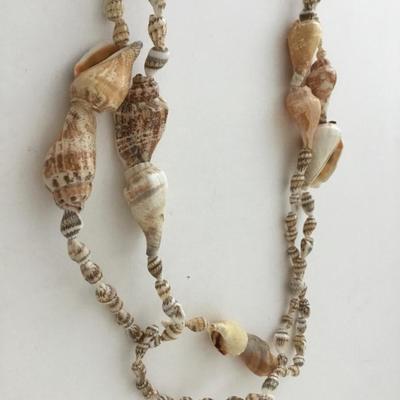 2 necklaces shell beaded