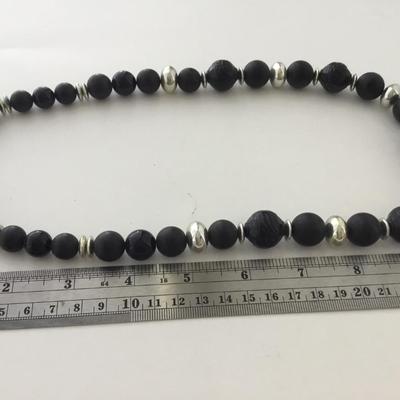 Unmarked black beaded fashion necklace