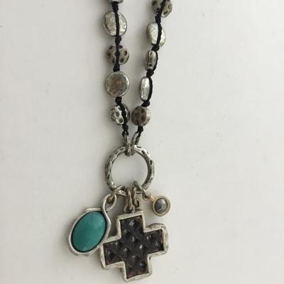 Unmarked silver tone fashion necklace