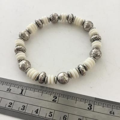 White beaded stretchy fashion bracelet