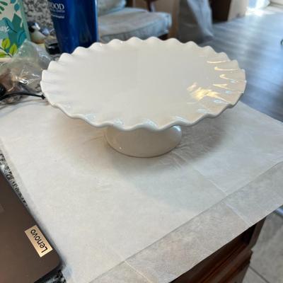 Pier One White Cake Riser