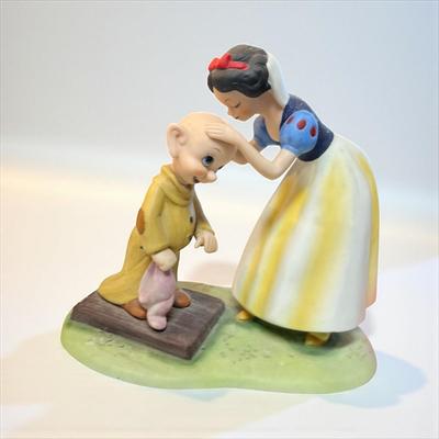 Walt Disney Snow White and Dopey Figurine