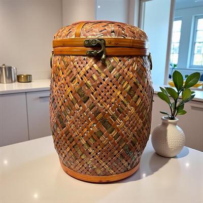 Decorative Round Wicker Basket With Latching Lid