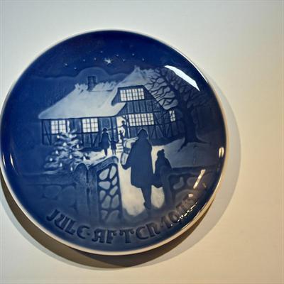 Bing & Grondahl Christmas Plate "Country Christmas by Henry Thelander 1973