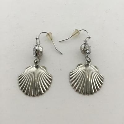 Silver tone shell fashion earrings