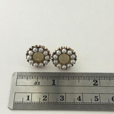 Stud flower earrings