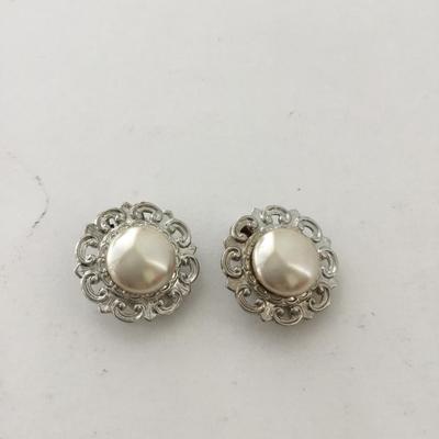 Beautiful vintage clip on earrings
