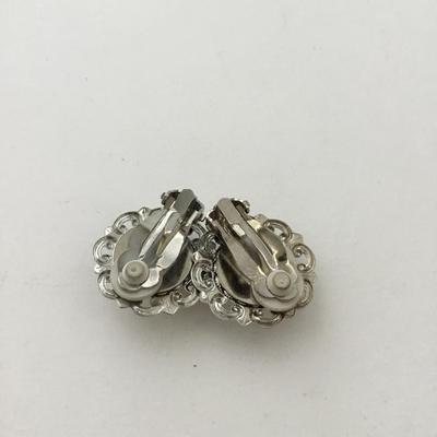 Beautiful vintage clip on earrings