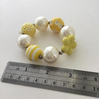 Yellow white stretchy beaded bracelet