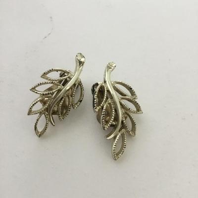 Unmarked gold tone leaf clip on earrings