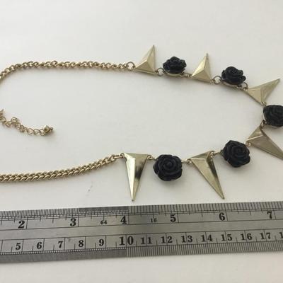 Gold tone black flower fashion necklace
