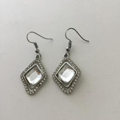 Silver tone beautiful fashion earrings