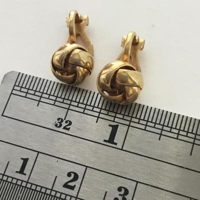 Gold tone unmarked clip on vintage earrings